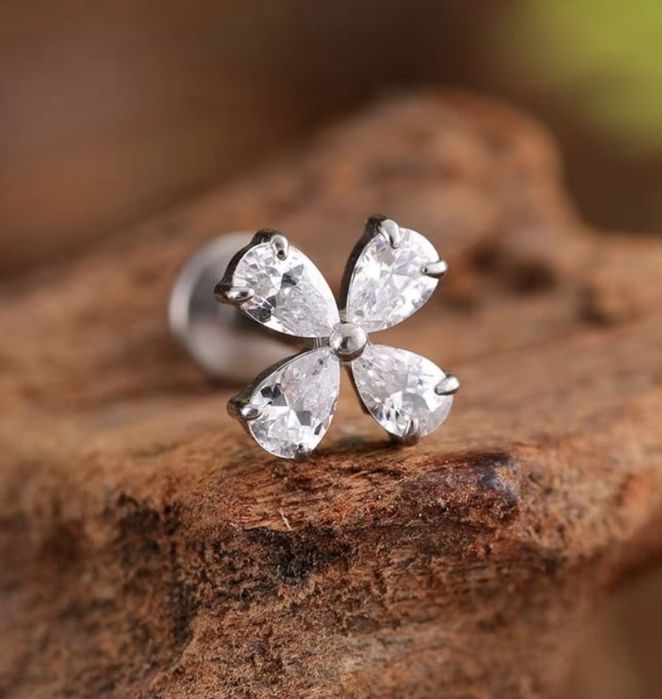 Продается лабрет для пирсинга. Длина 7 мм