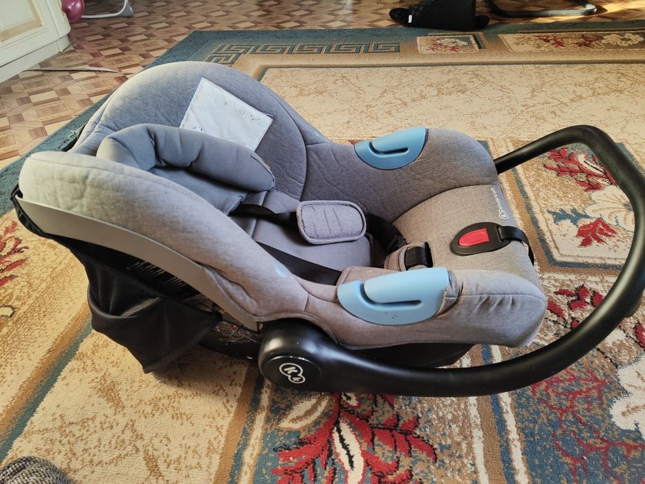 Детское автокресло до года