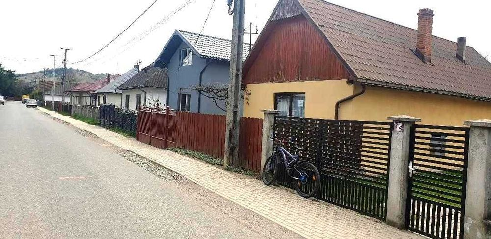 casa  in centrul satului CRACIUNESTI la 6 km de SIGHETU MARMATIEI