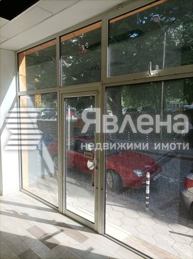 Дава се под наем Магазин в София, Център - 30 кв.м за 300 € - Снимка #2