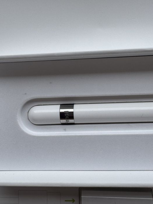 Apple Pencil (1st Generation) - Includes USB-C to Apple Pencil Adapter