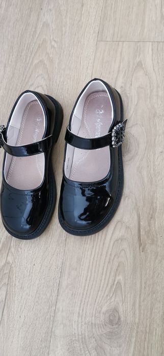Pantofi marimea 33