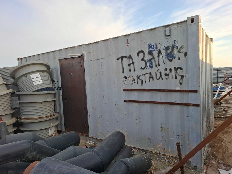 Контейнер предусмотрен под туалет