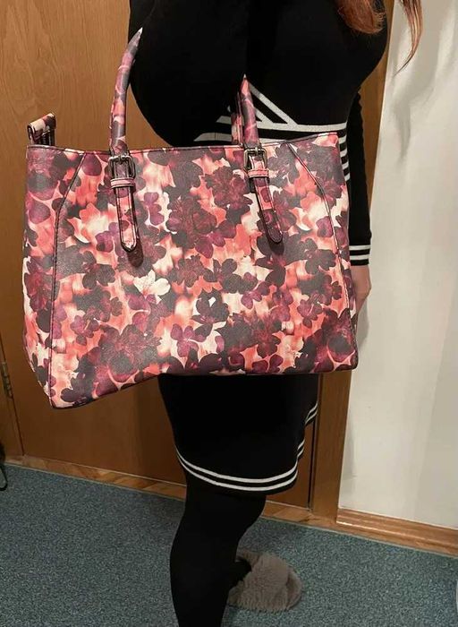 Чанта Guess цветна