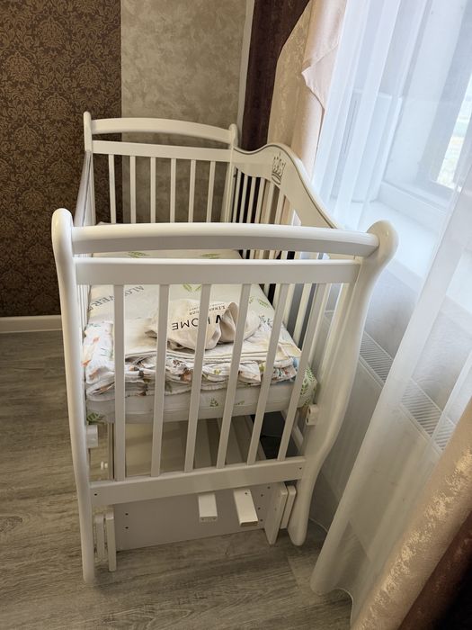 Десткий манеж с маятником