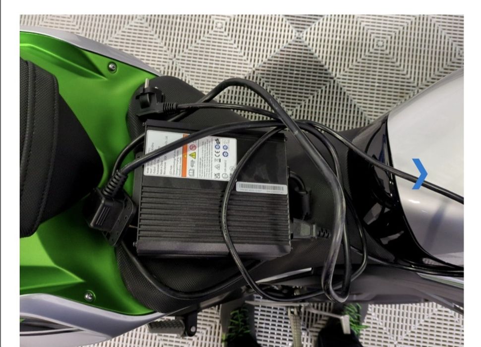 Kavasaki Z E-1 Electric  nou 2025 se conduce cu B