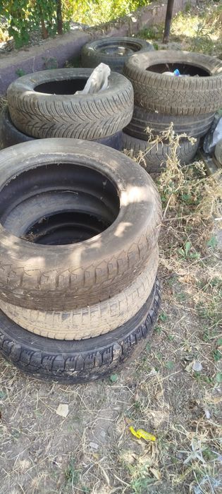Шины для машины в отличном состоянии