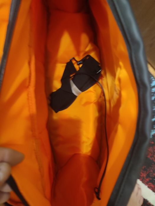 Geanta medie de calitate foarte buna.