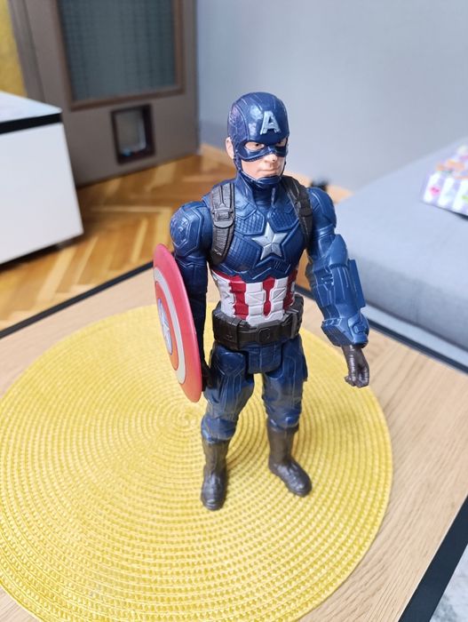 Екшън фигурки на герои.