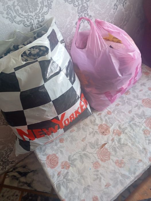 Вещи на девочку,за коробку конфет