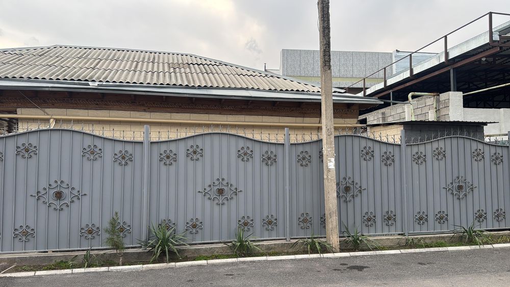 Продам ворота с забором и стойками