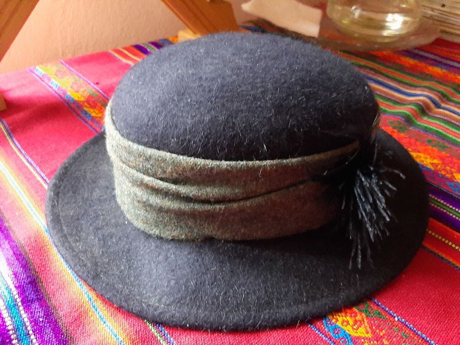 Palarie din lana cu pana naturala