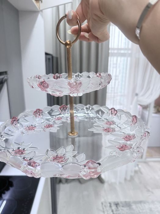 Посуда разная тортницы,графины