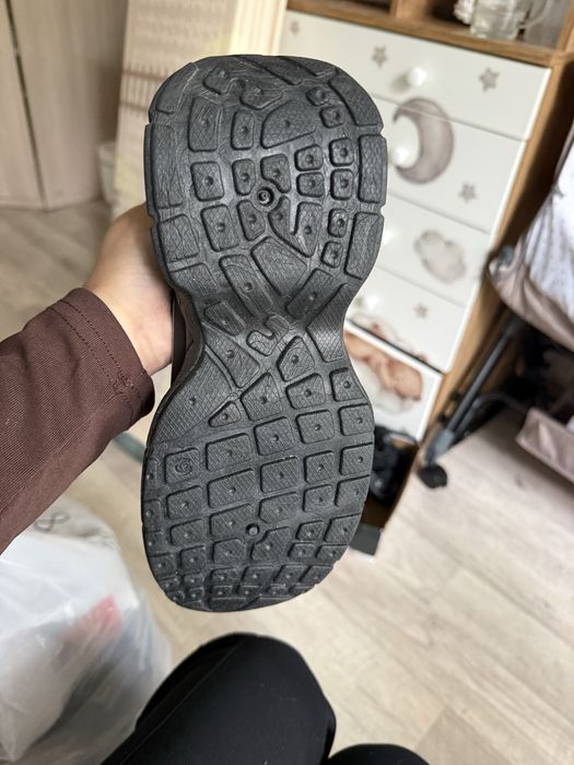 Продам кроссовки