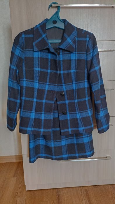 Продам костюм женский