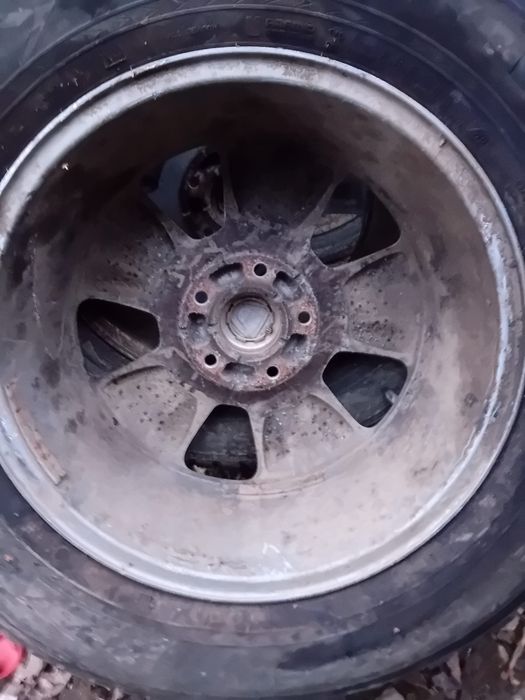 Jante 16” anvelope iarna 215 65 16 dacia duster pretul este / bucata