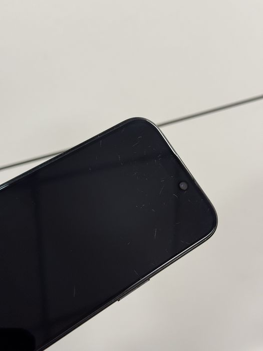 Продавам iPhone 16 PRO