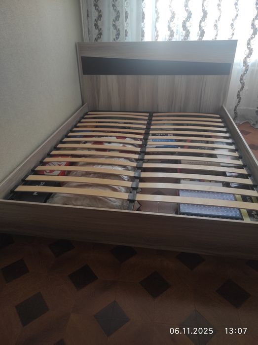 Продам Кровать двуспальная