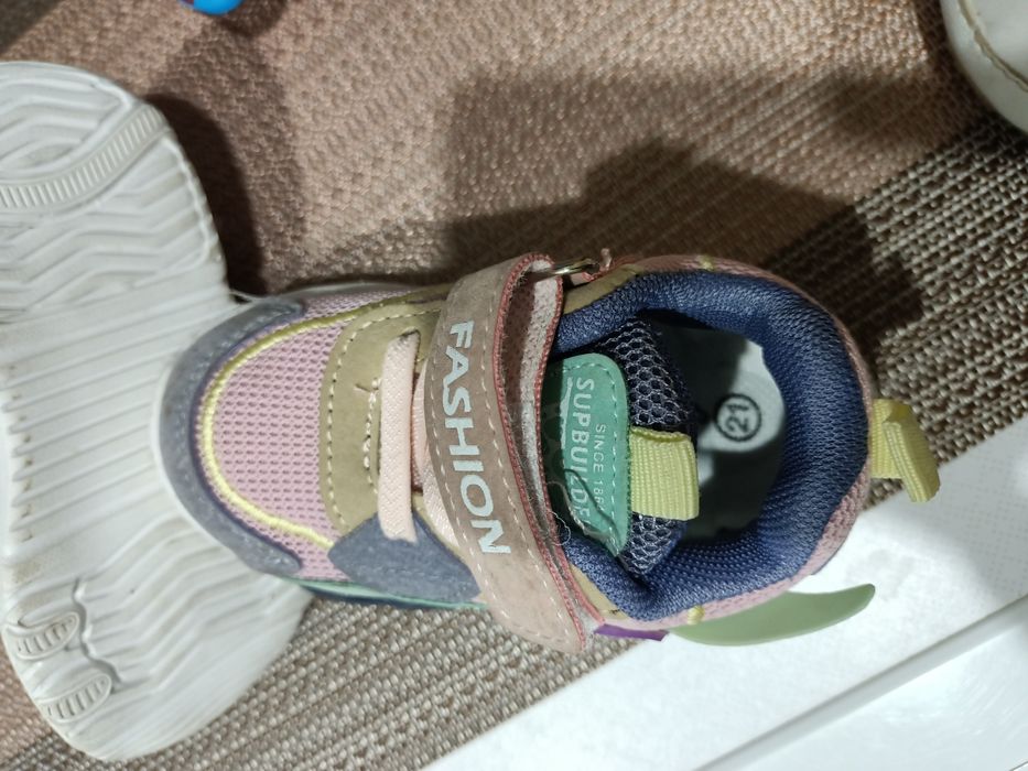 Продам детскую обувь