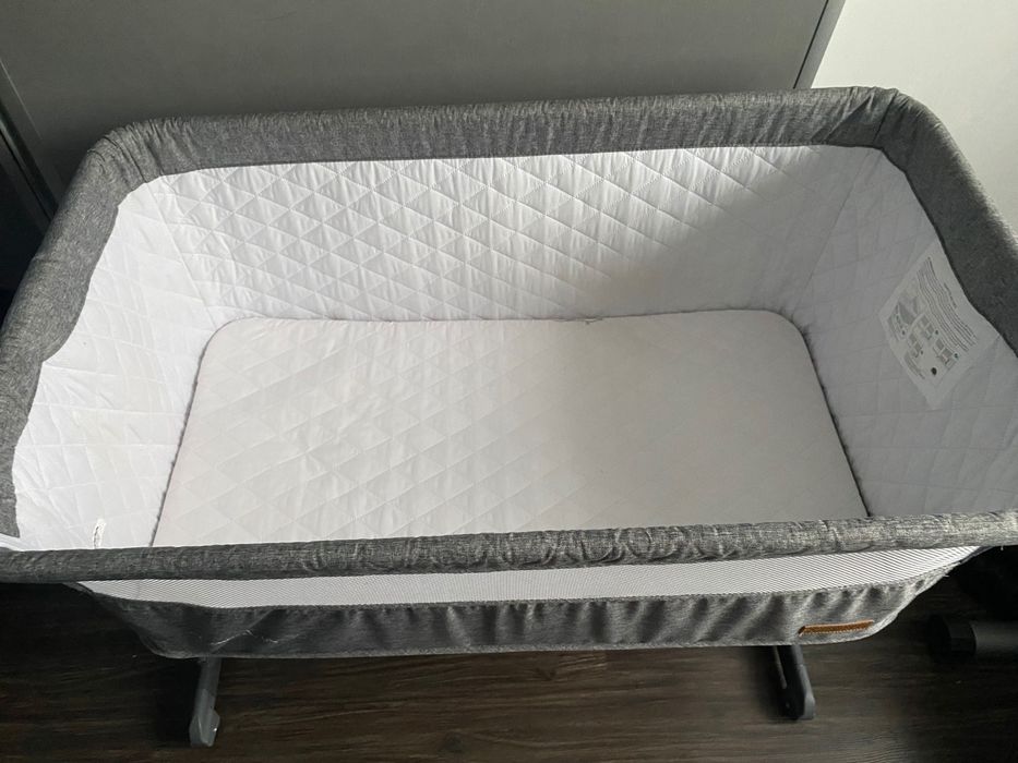 Бебешко легло next to me