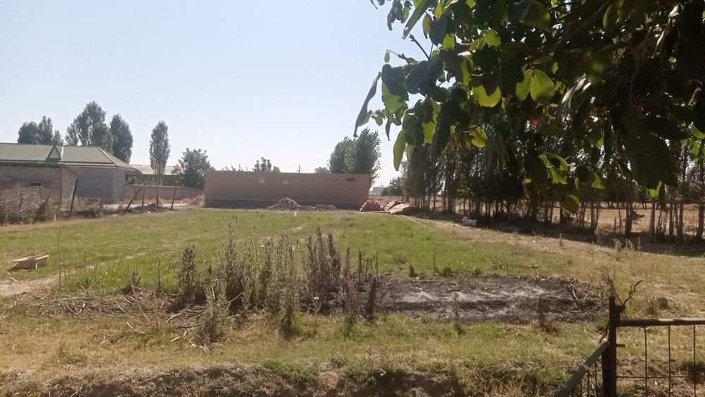 15 sotix yer sotiladi