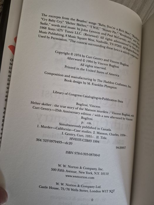 Книга - Helter skelter / Хелтър Скелтър - Винсънт Буглиоси, Чарлс Менсън, криминална, документална