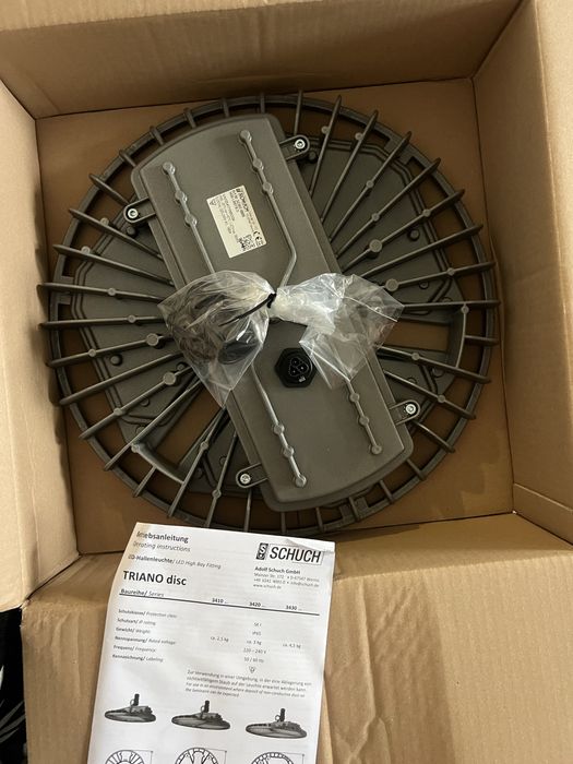 Индустриално LED тяло SCHUCH TRIANO disc" и "Камбана за хале".