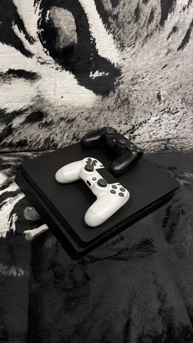 Play Station 4 slim 1TB