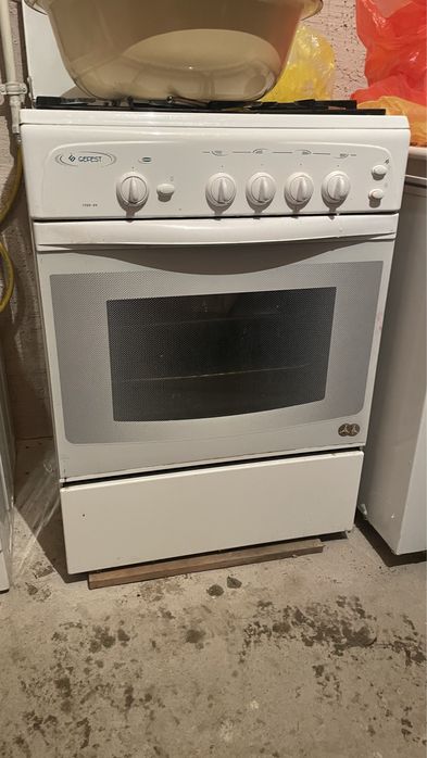 Продам газовую плиту