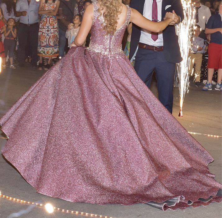 Официална рокля