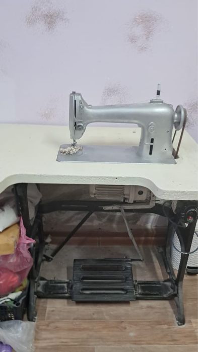 Продам швейную машину