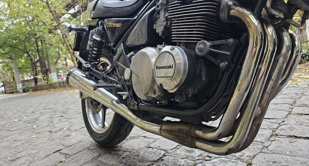 Vând Kawasaki ZR 550 Zephyr