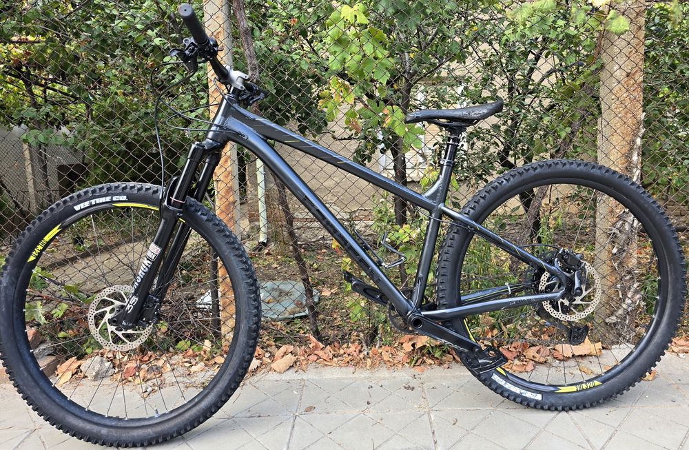 Боен Твърдак велосипед 29 цола Saracen Zenith Elite  Проходни оси  1х11 Sram GX Rockshox 35 Dropper post