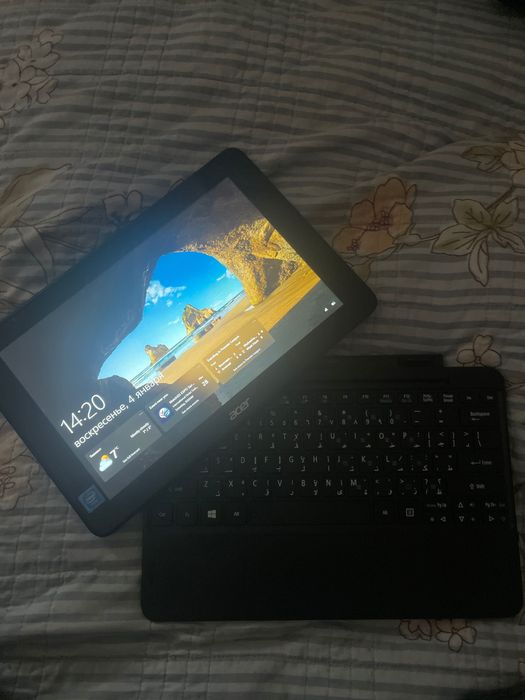 Acer One S1003   Планшет/Ноутбук