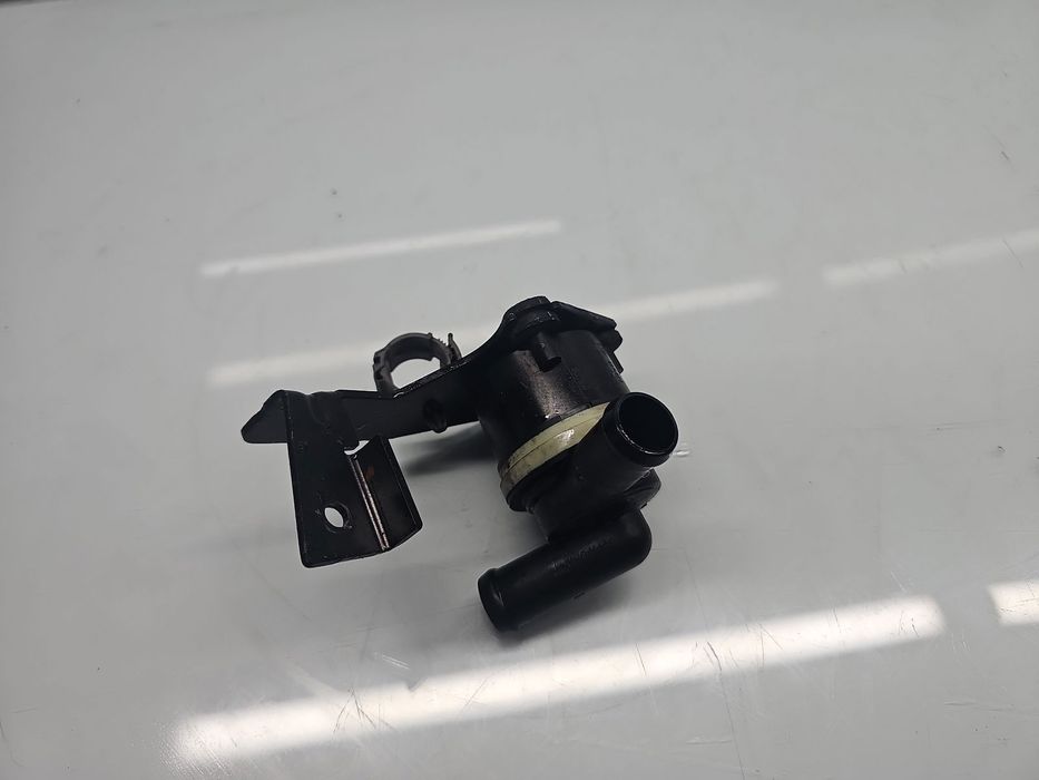 Pompa recirculare apa  AUDI Q5 (8RB) [ Fabr 2008-2016] 03L965561A 2.0