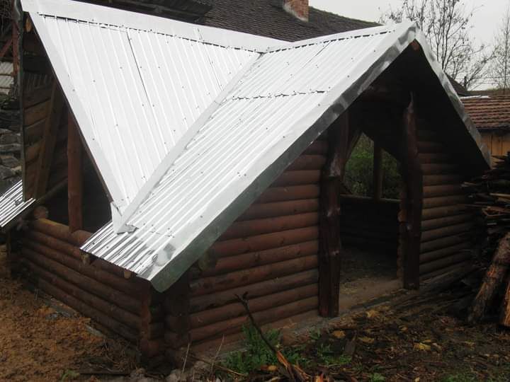 Casute de gradina si cabane din lemn rotund calibrat.