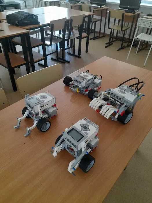 Робот LEGO Mindstorm EV3)
Роботы цельные.