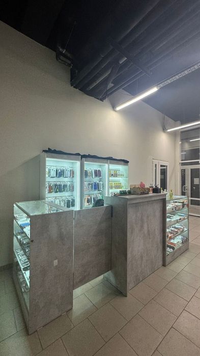 Продаётся островок сотовых аксессуаров