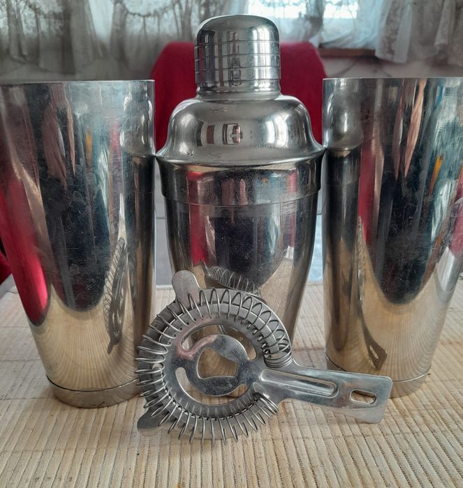 Шейкър,барови чащи и цедка,термо чаши за фризер