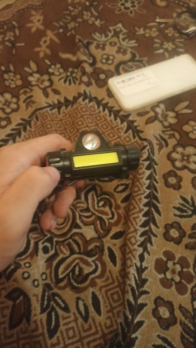 Фонарь налобный с регулируемым ремешком