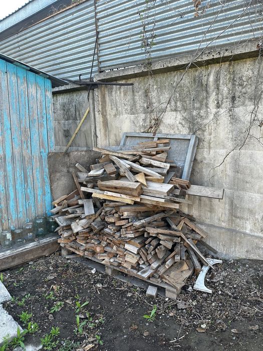 Стройматериалы ( кирпич, дрова)