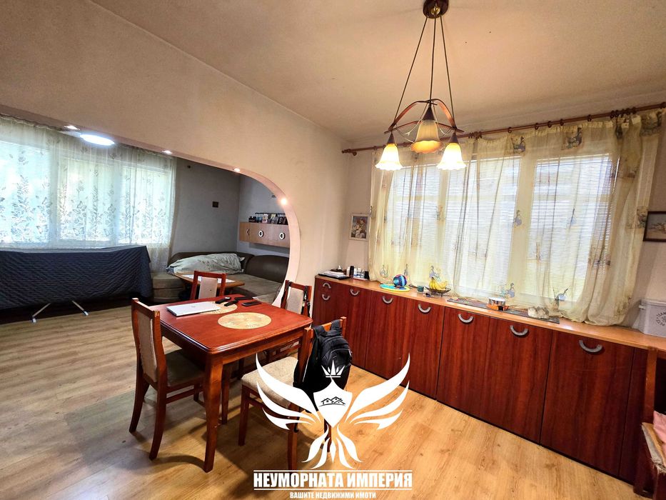 Продавам тристаен апартамент 108кв.м. на първи етаж в Асеновград, кв.Зъбче