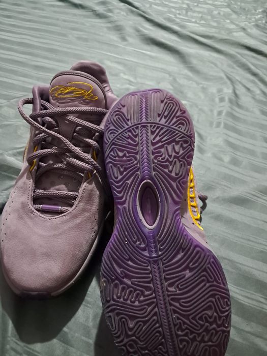 Adidasi baschet lebron 21
