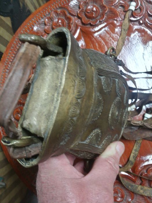 Антикварен бронзов съд.Обзавеждане