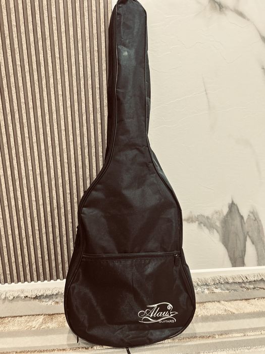 продам гитару в хорошем состояний.