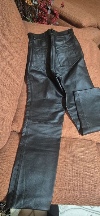 Pantaloni din piele naturala