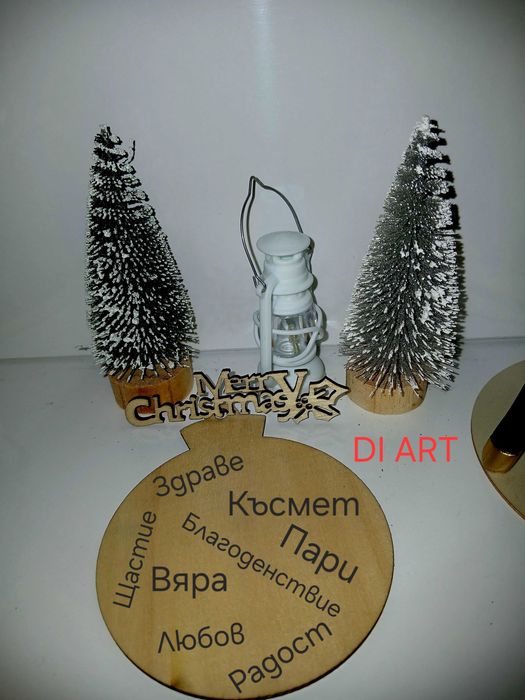 Коледни украси подаръци свещници