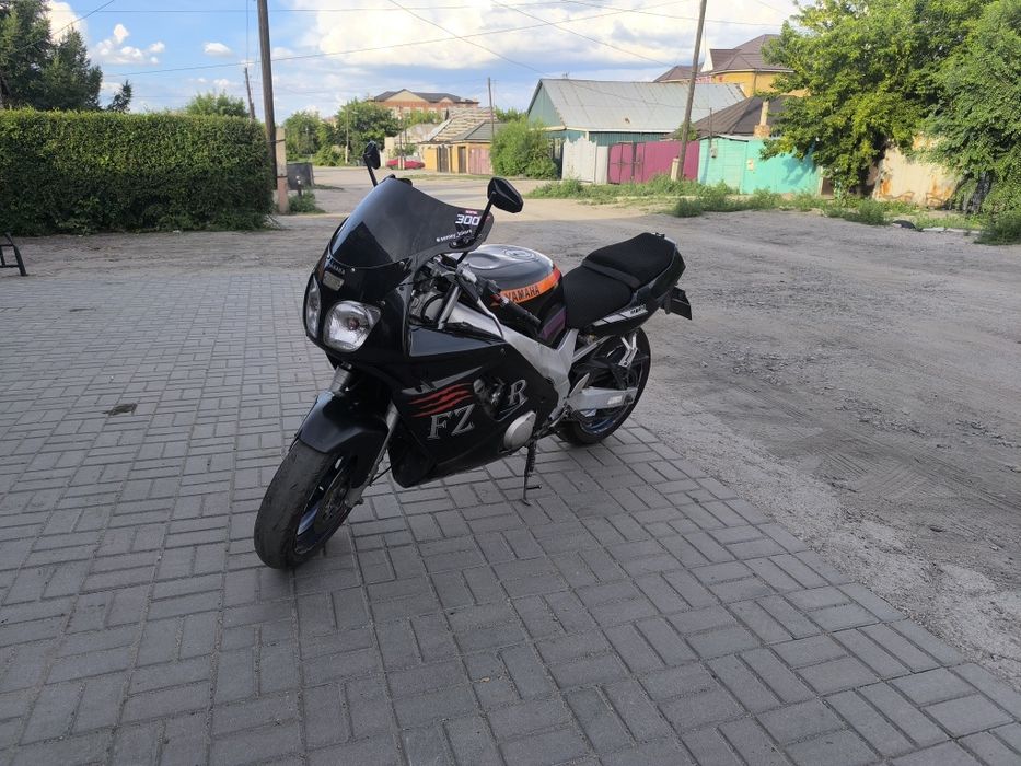 Продам Yamaha FZR600