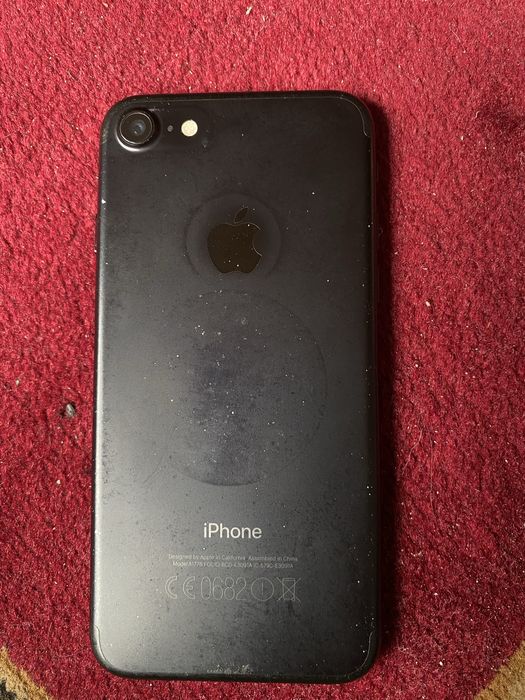 Продам iPhone 7 б/у