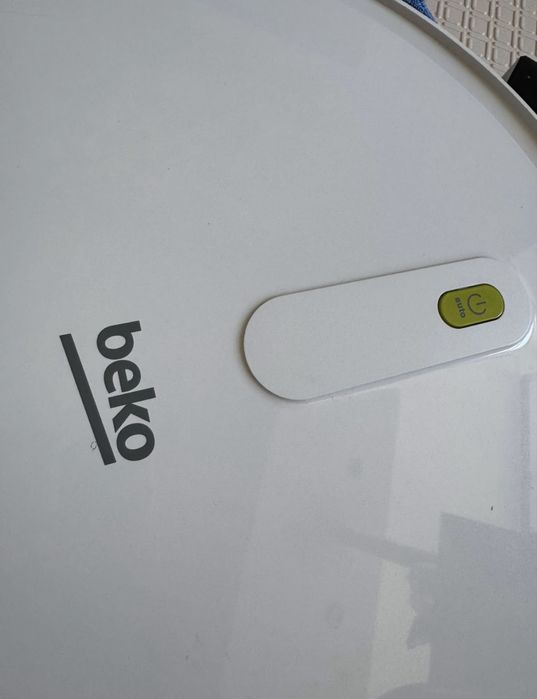 Vând aspirator robot Beko VRR 60110 VW